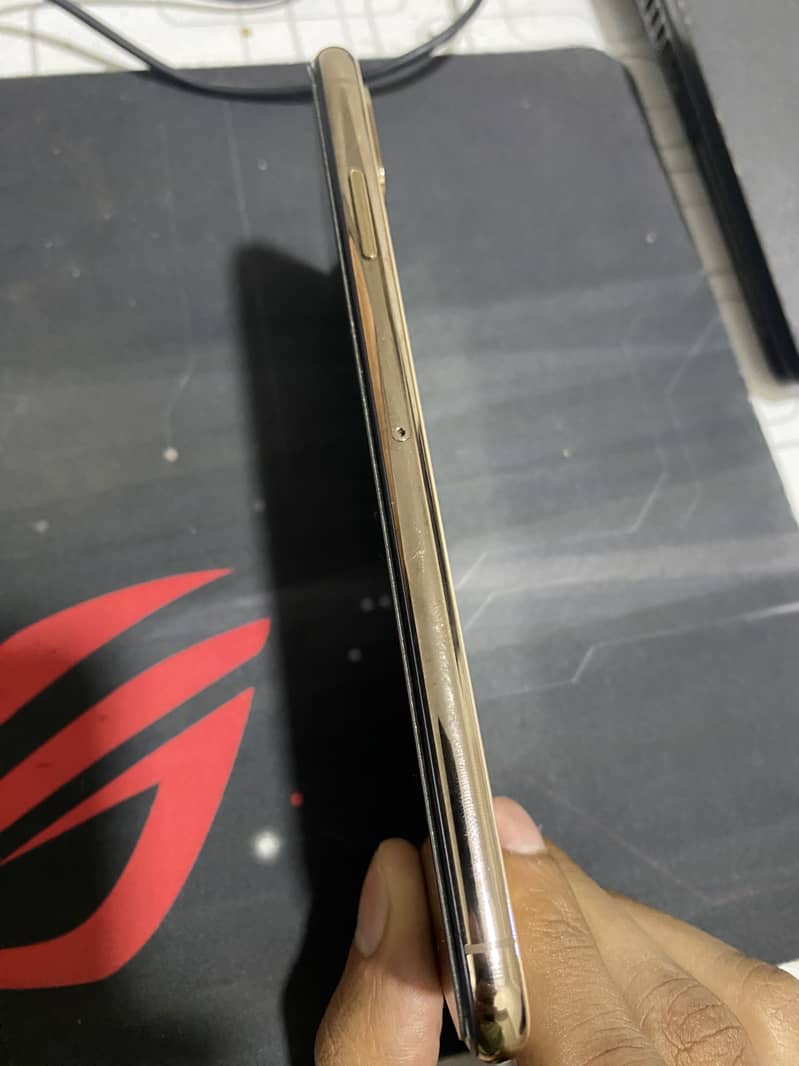 Iphone xs max 4