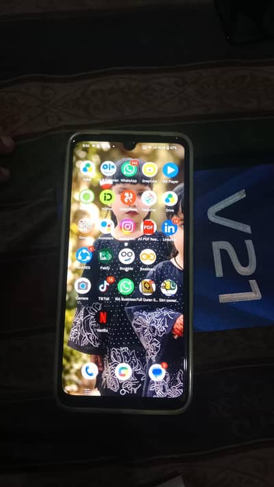Vivo V21