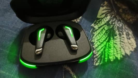 Lenovo Earbuds Excellent condition .