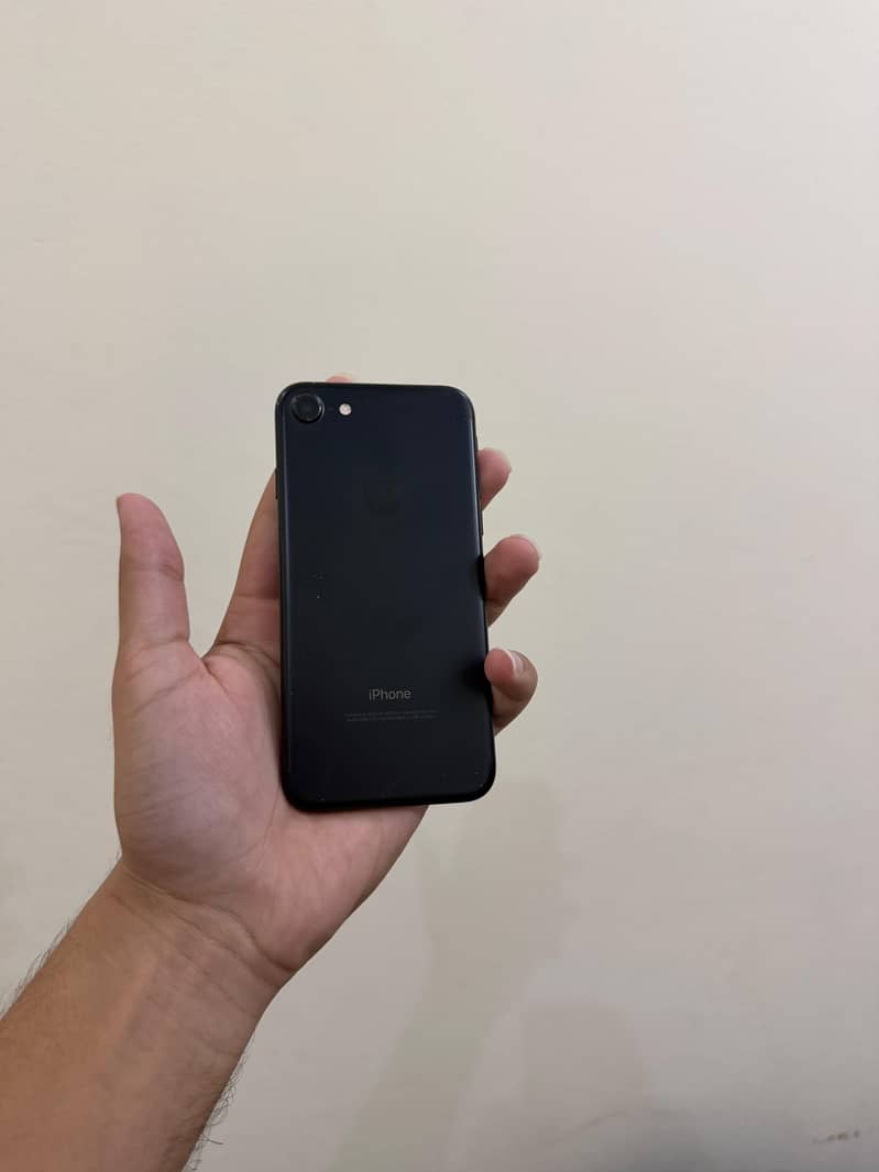 Apple iPhone 7 0