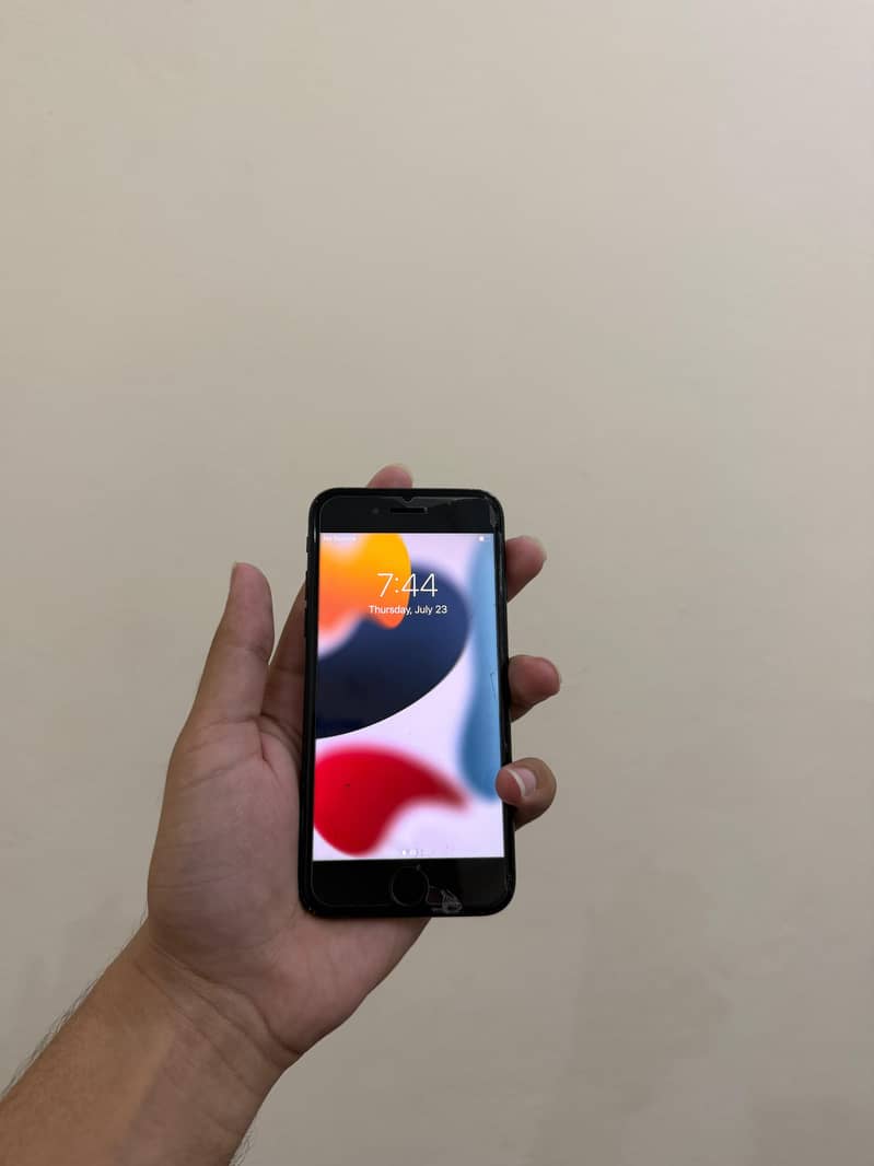 Apple iPhone 7 3