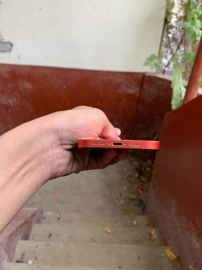iPhone 12 Red 3