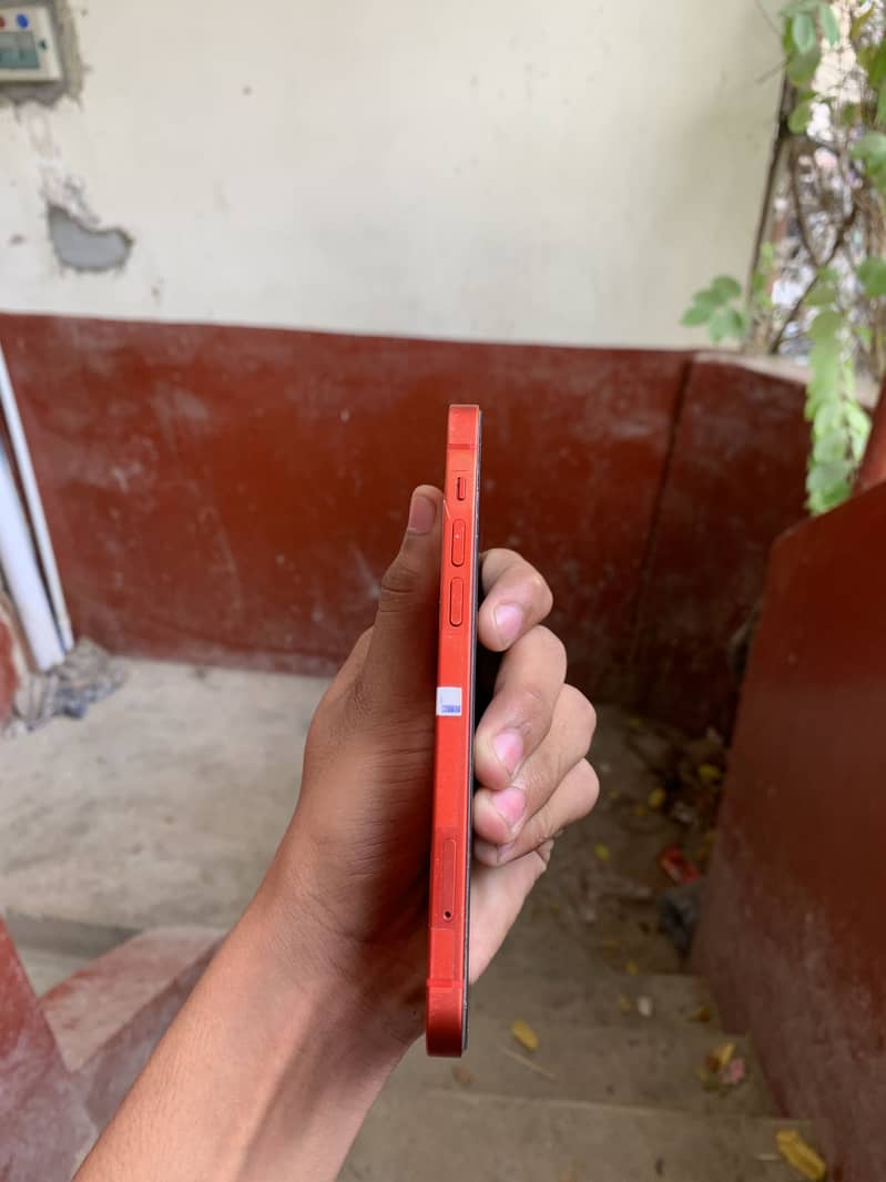 iPhone 12 Red 4