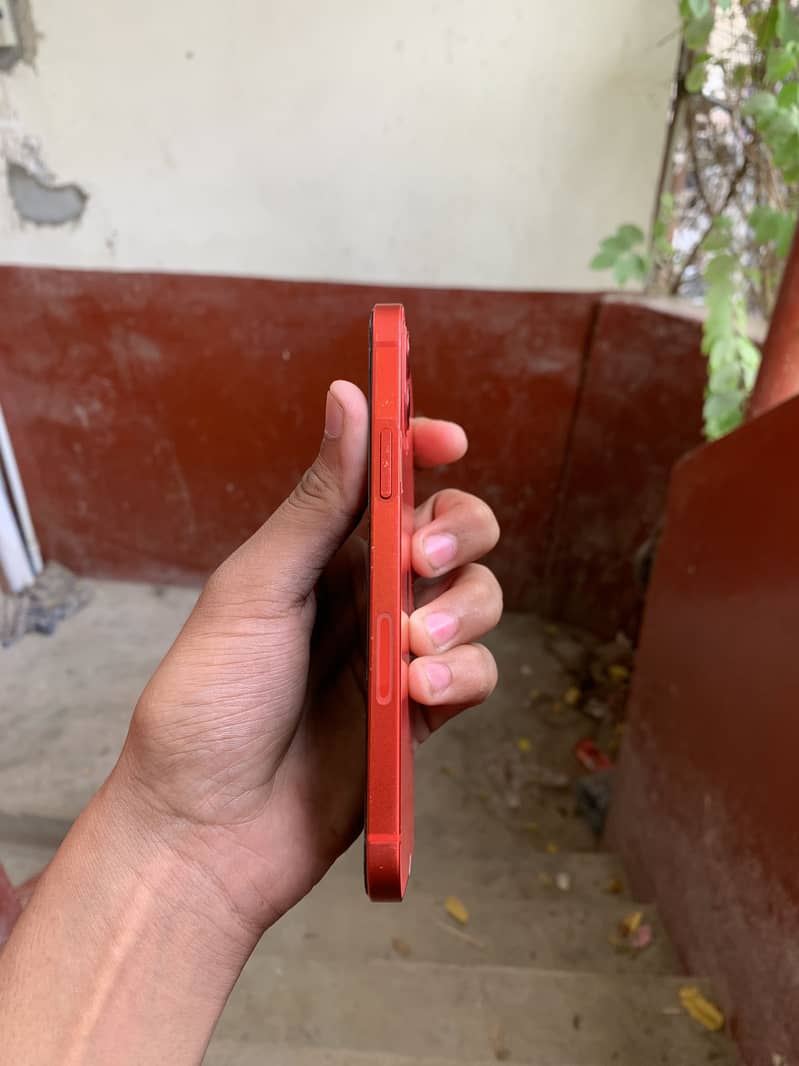 iPhone 12 Red 5