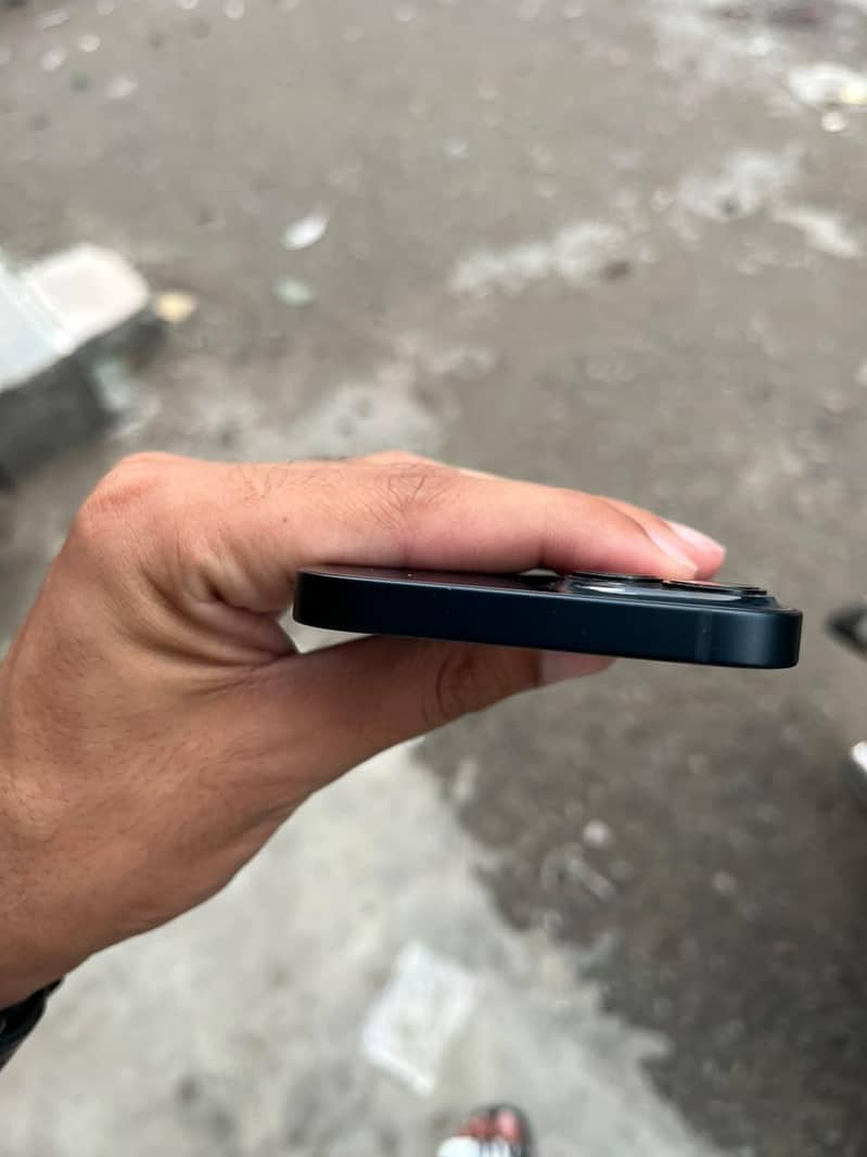 Apple iPhone 13 2