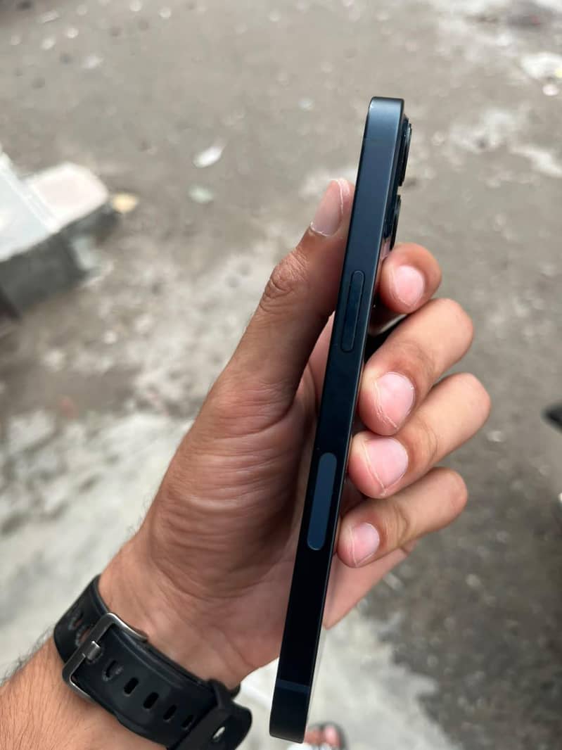 Apple iPhone 13 6
