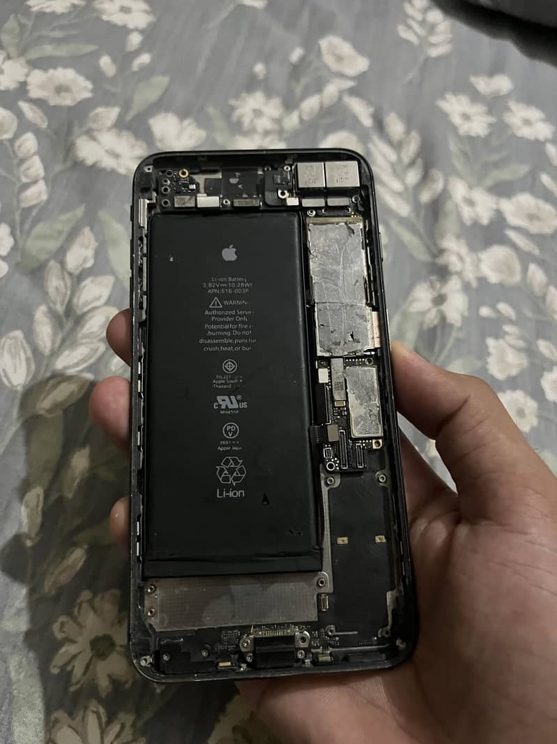 Apple iPhone 8 Plus 0
