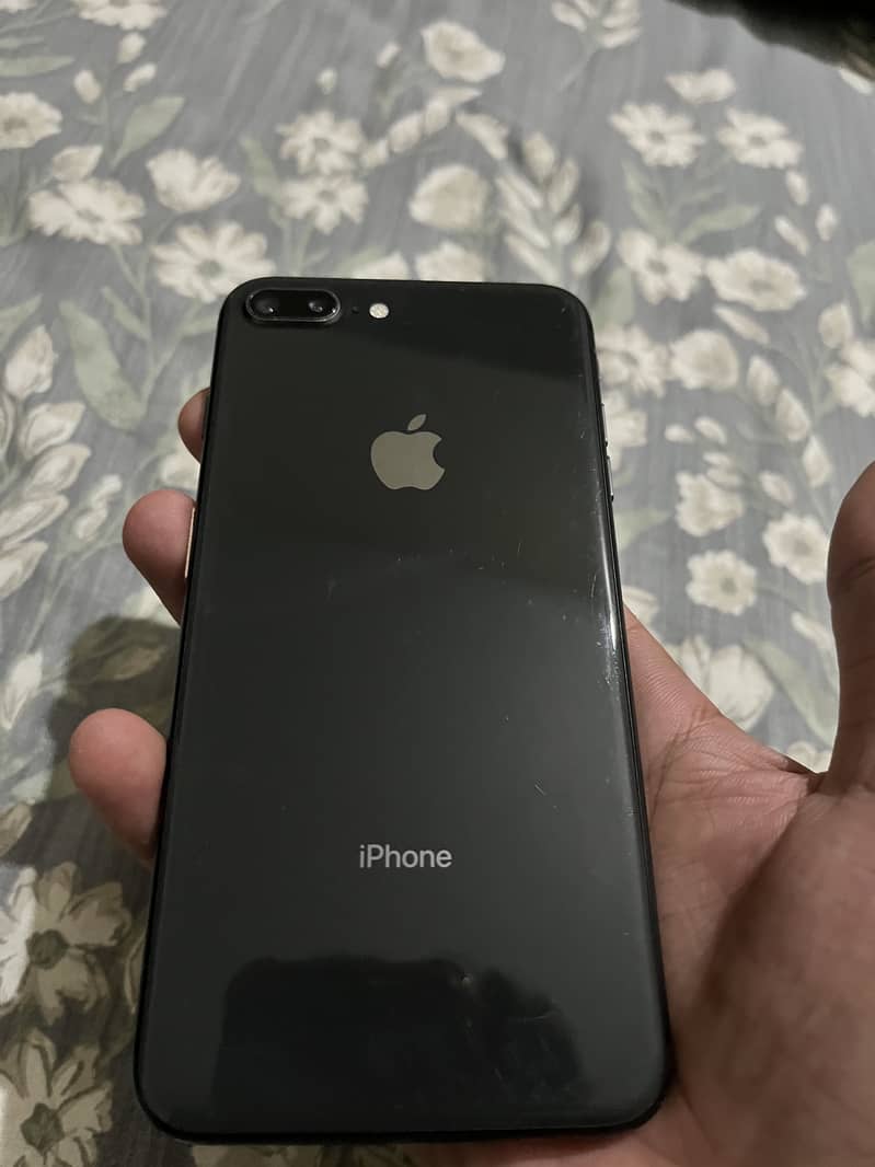 Apple iPhone 8 Plus 1