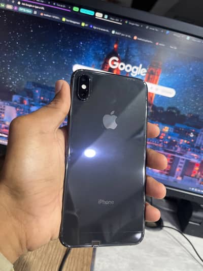 iPhone XS Max Black – 10/10 Condition | SIM Working | Factory Unlocked