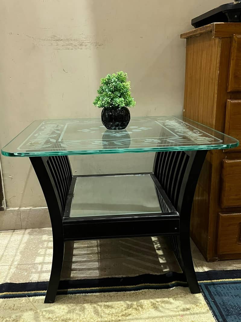 almost new tables 0