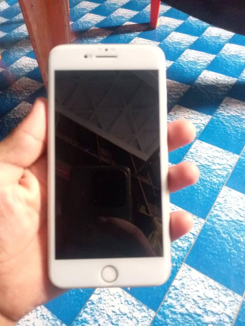 Apple iPhone 8 Plus 4