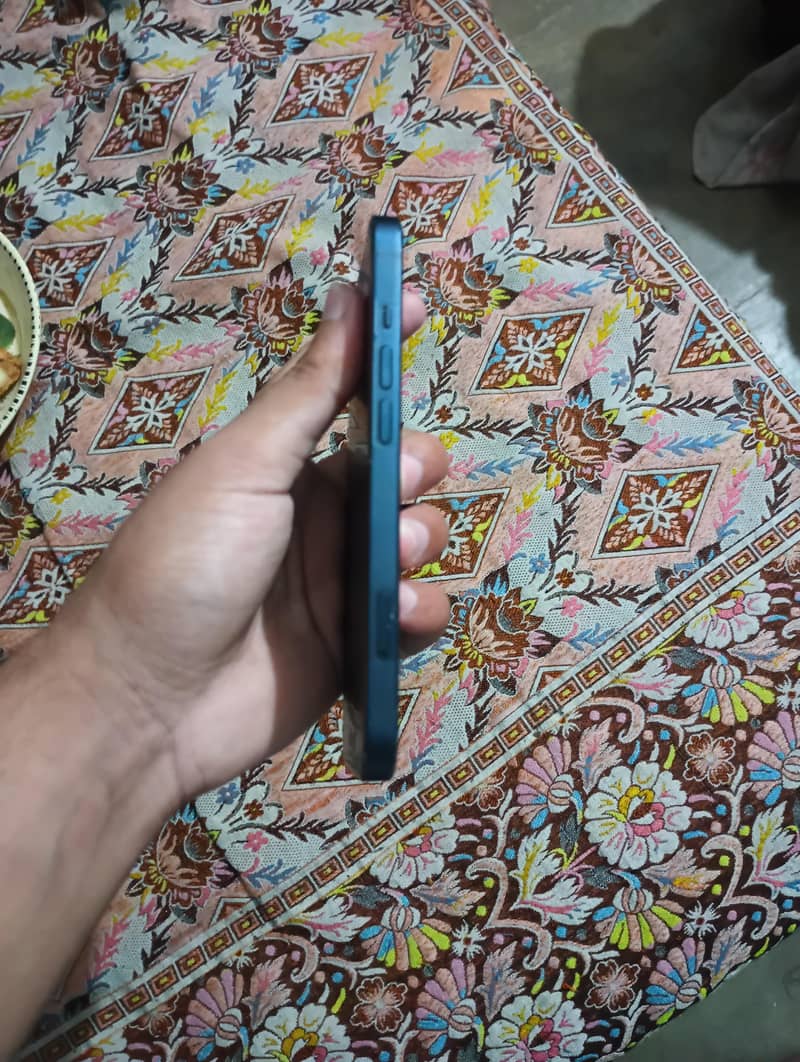 Apple iPhone 13 1