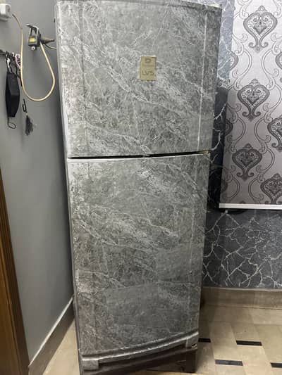 Dawlance fridge medium size Good condition 1 hand used