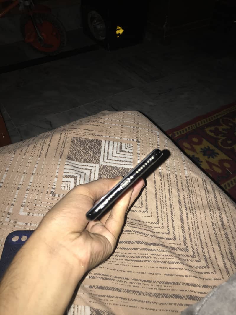 Apple iPhone 7 Plus 5
