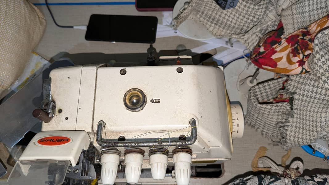 overlock + flatlock machine condition like good 1