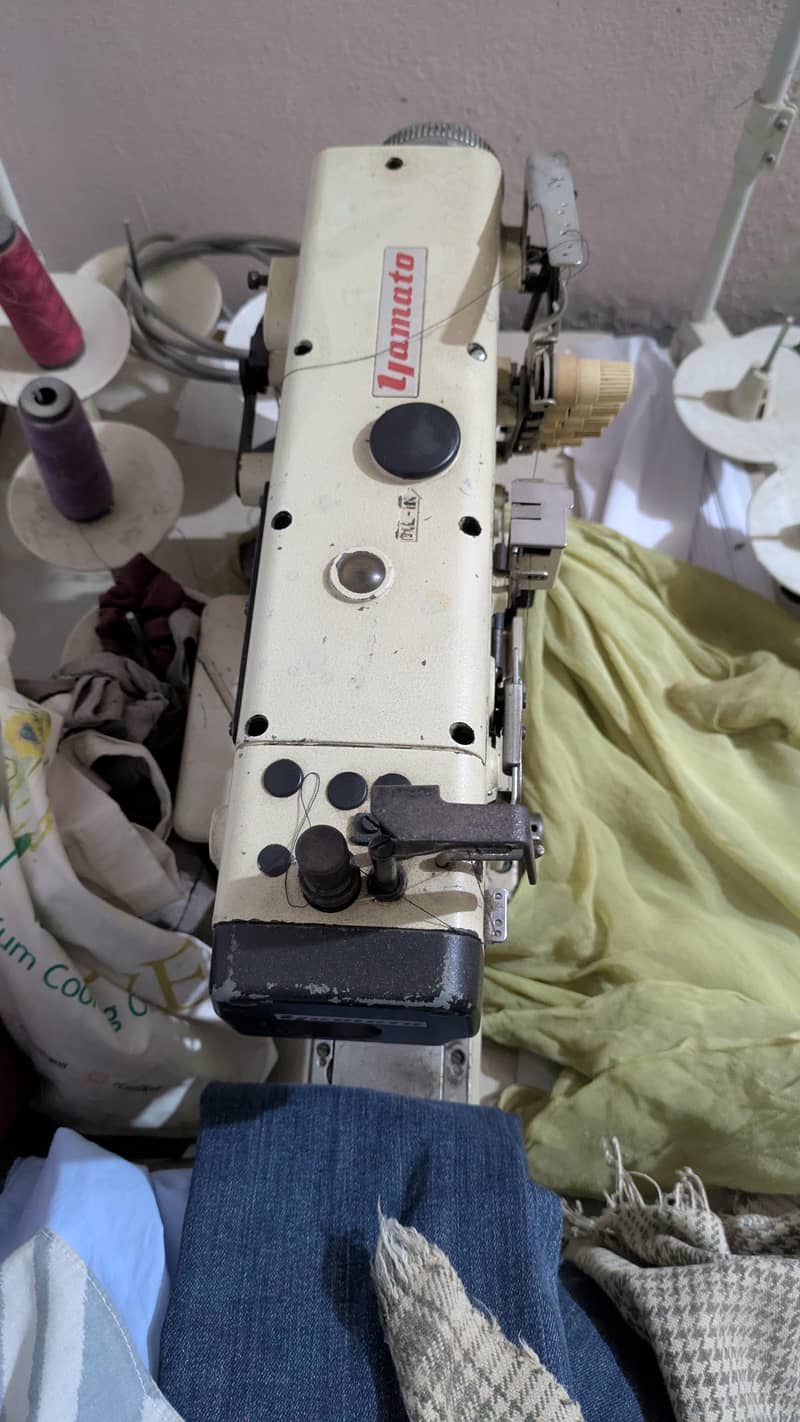 overlock + flatlock machine condition like good 3