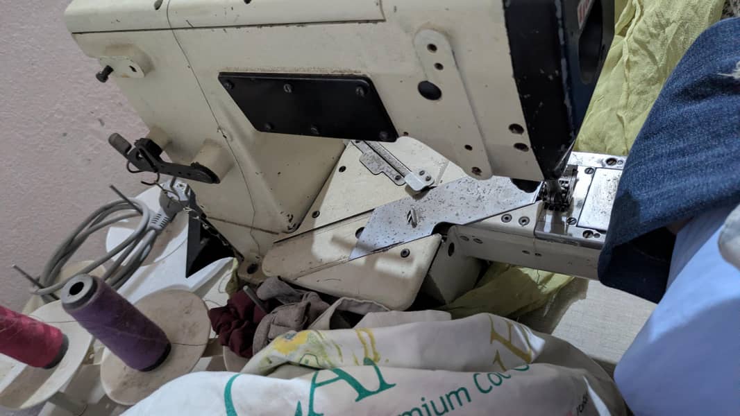 overlock + flatlock machine condition like good 4