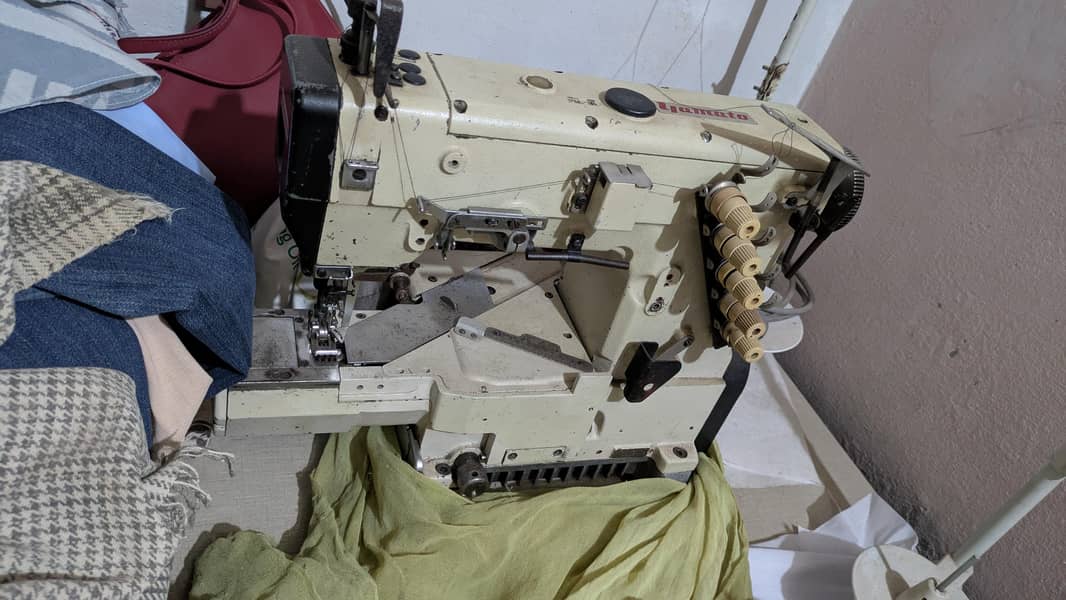 overlock + flatlock machine condition like good 5