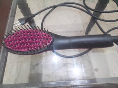brush hair straightener in just 4000 rupees