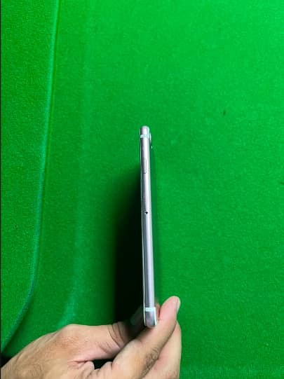 Apple iPhone 7 1
