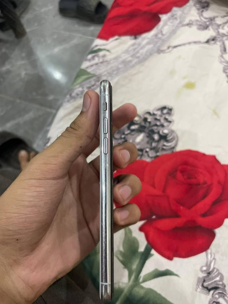 Apple iPhone X 3