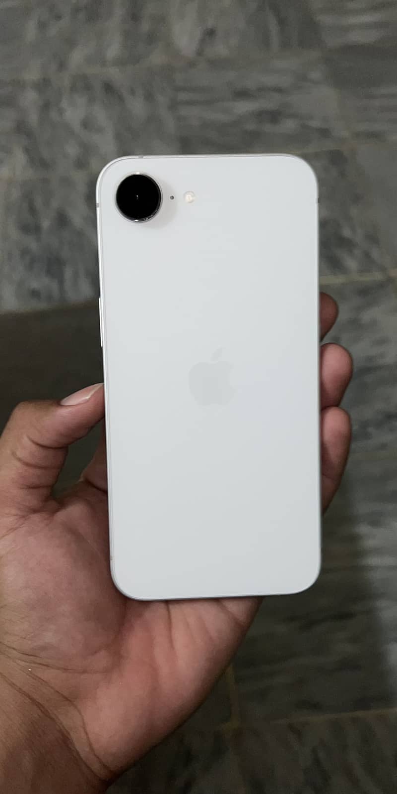 Iphone 16e 0
