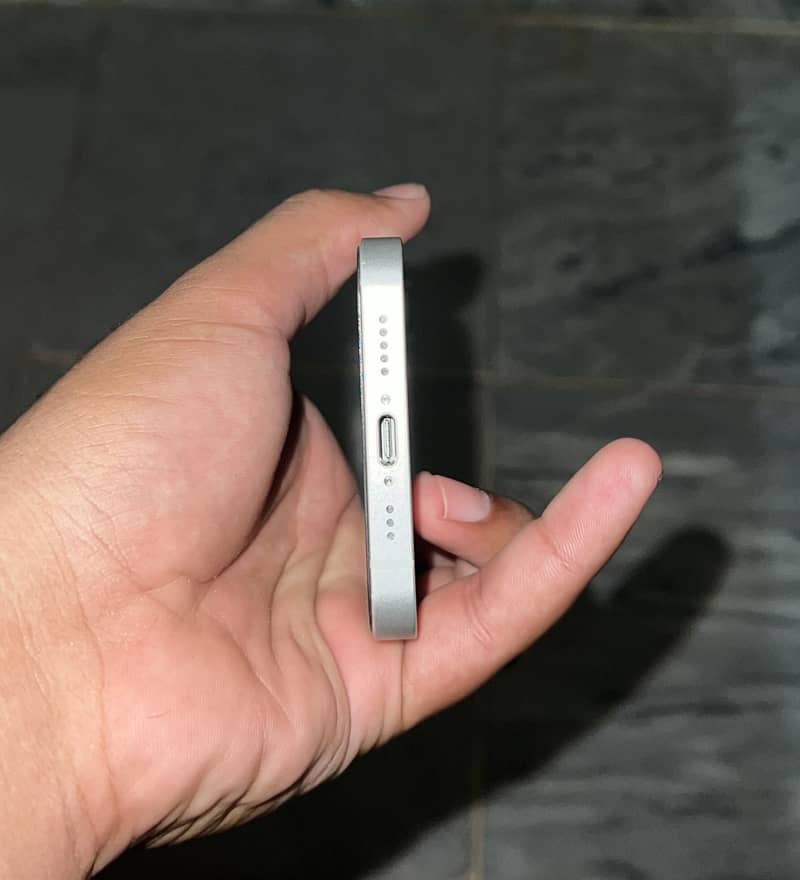 Iphone 16e 3