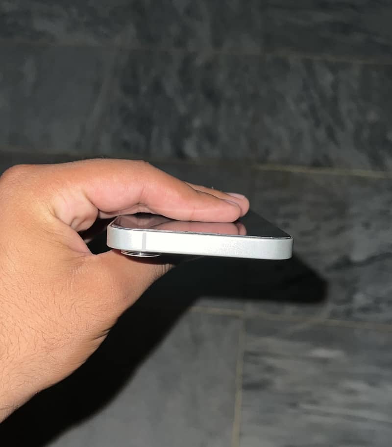 Iphone 16e 4