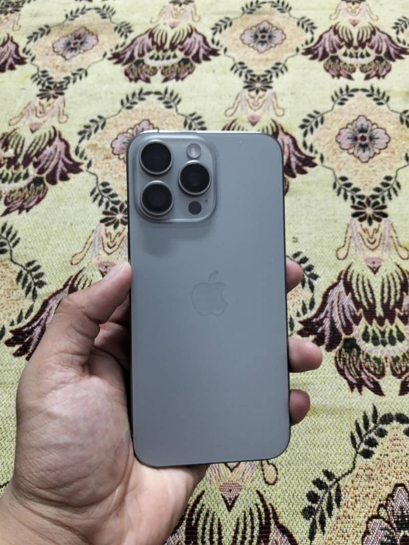 Apple iPhone 15 Pro Max 0