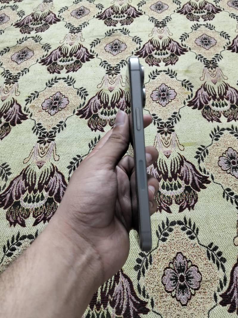 Apple iPhone 15 Pro Max 1