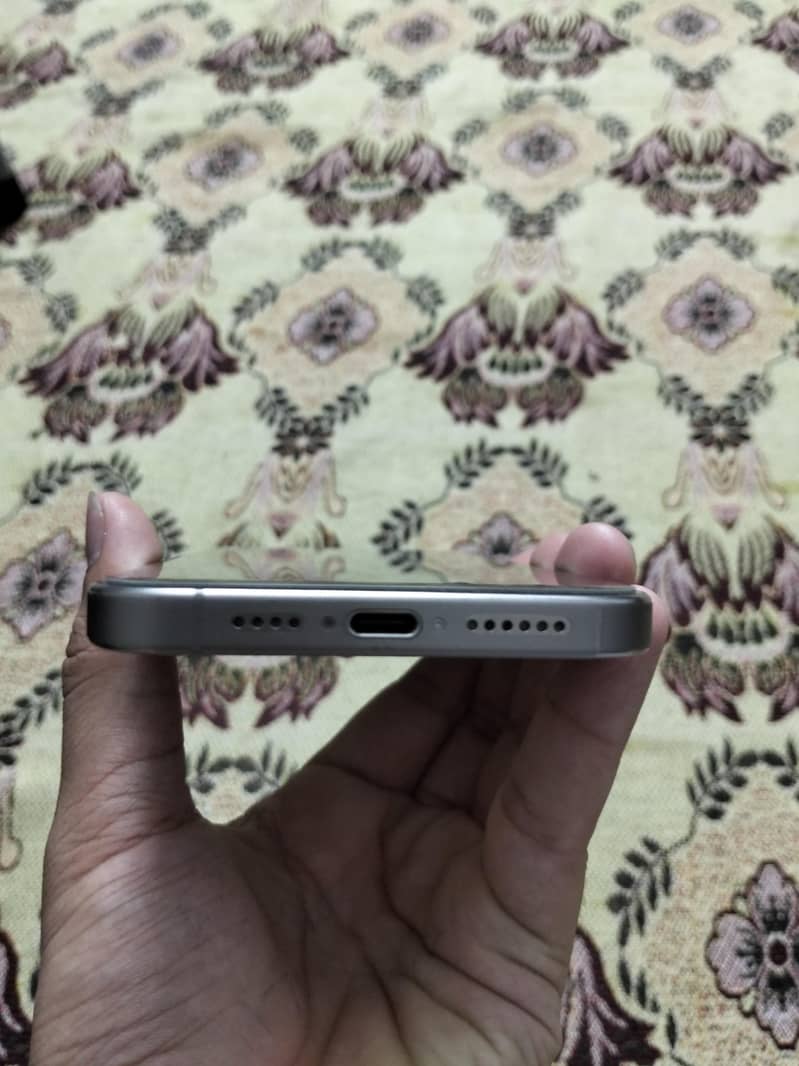 Apple iPhone 15 Pro Max 3