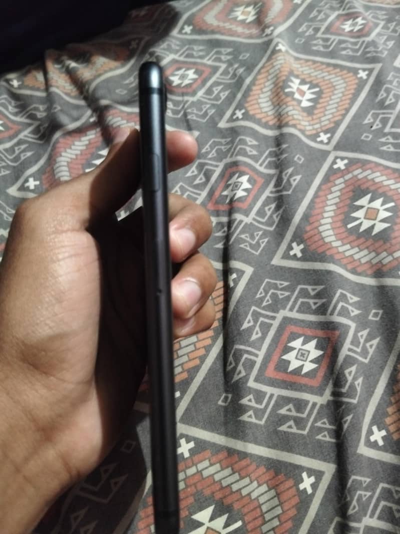 Apple iPhone 8 3