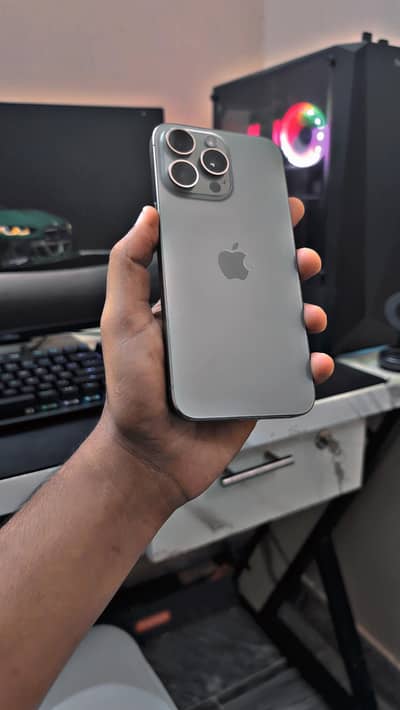 Apple iPhone 15 Pro Max Natural Titanium