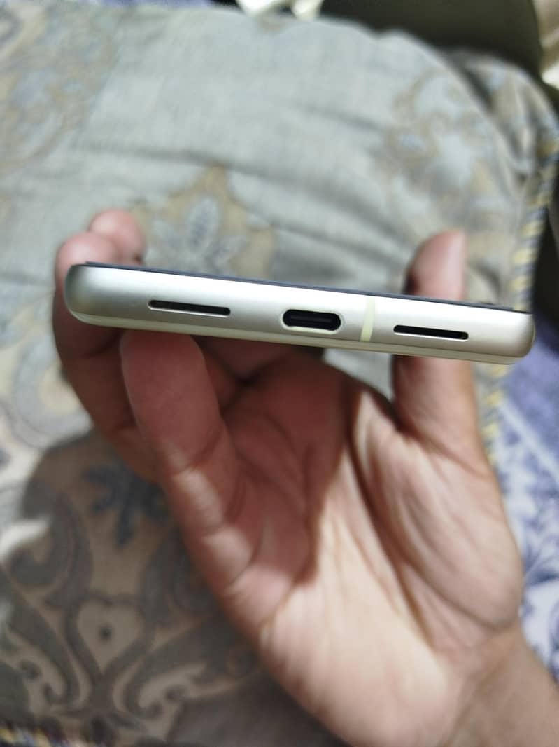 Google Pixel 7 4