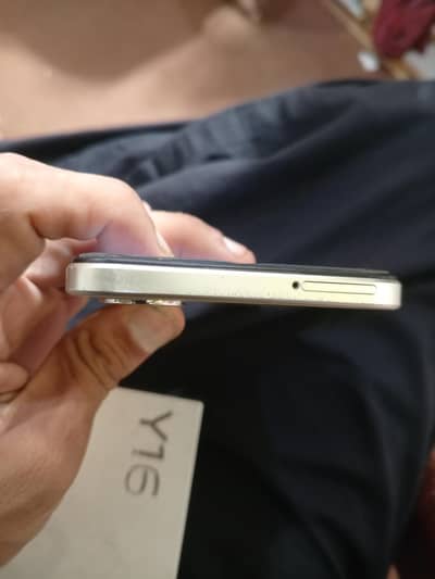 Vivo y16