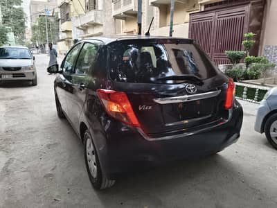 Toyota Vitz 2013-17 - Gulshan-e-Iqbal