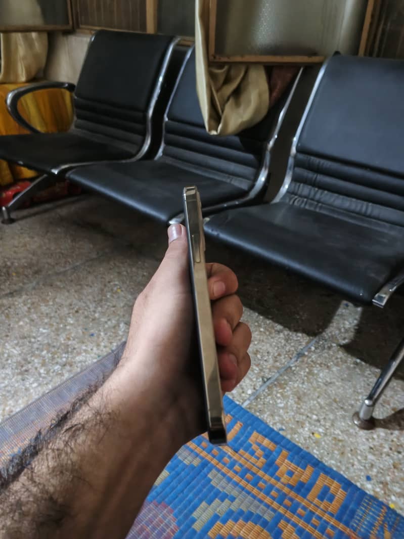Apple iPhone 12 Pro 4