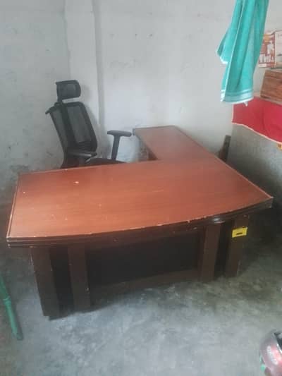 selling my used like new offi e tabel