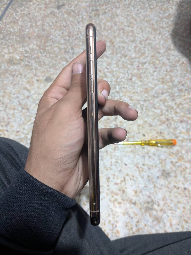 Apple iPhone 11 Pro Max 1