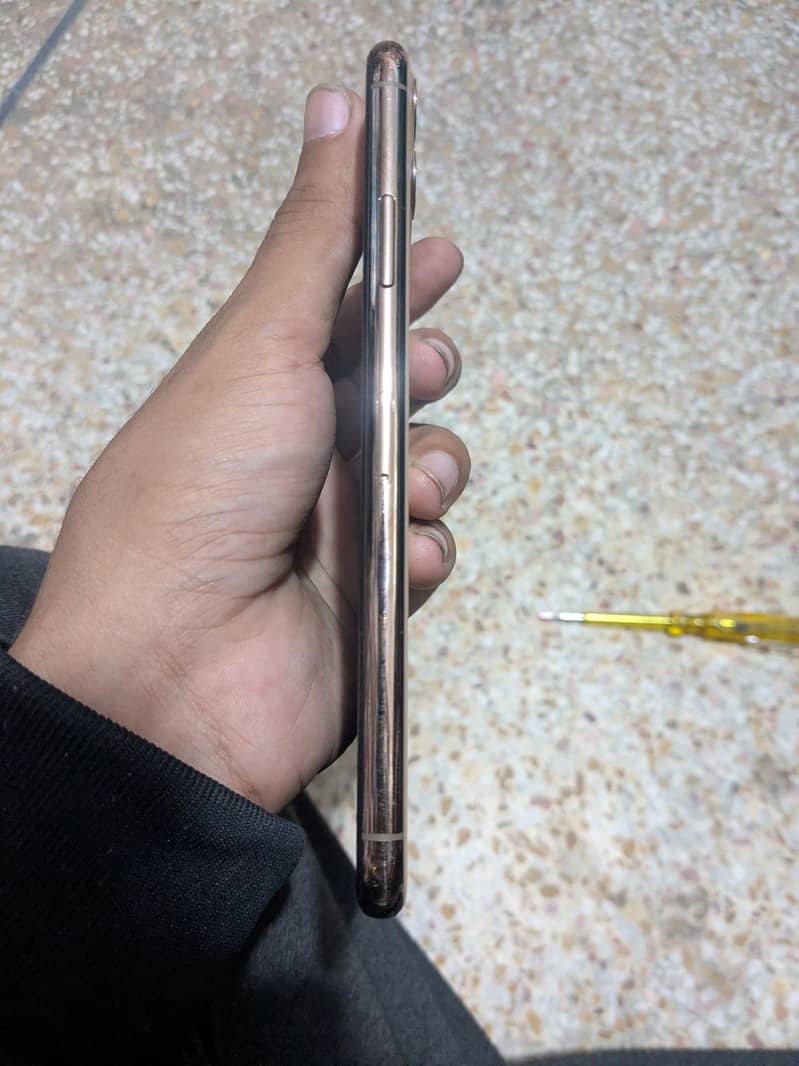 Apple iPhone 11 Pro Max 2