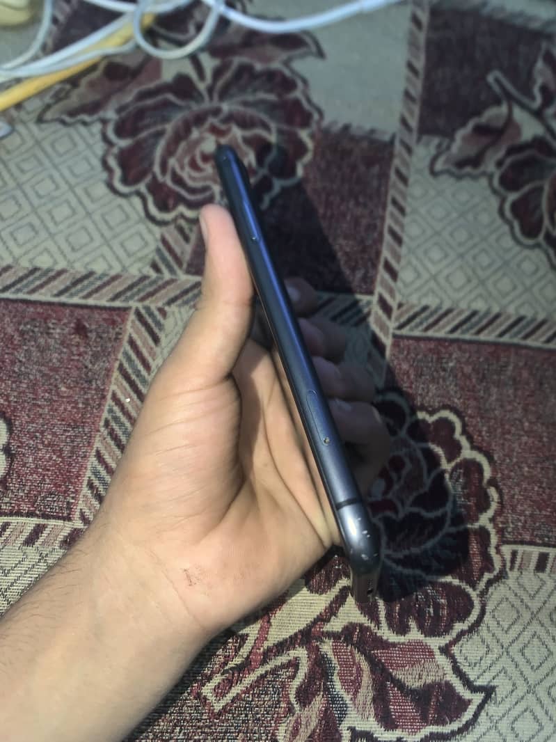 Apple iPhone 11 4