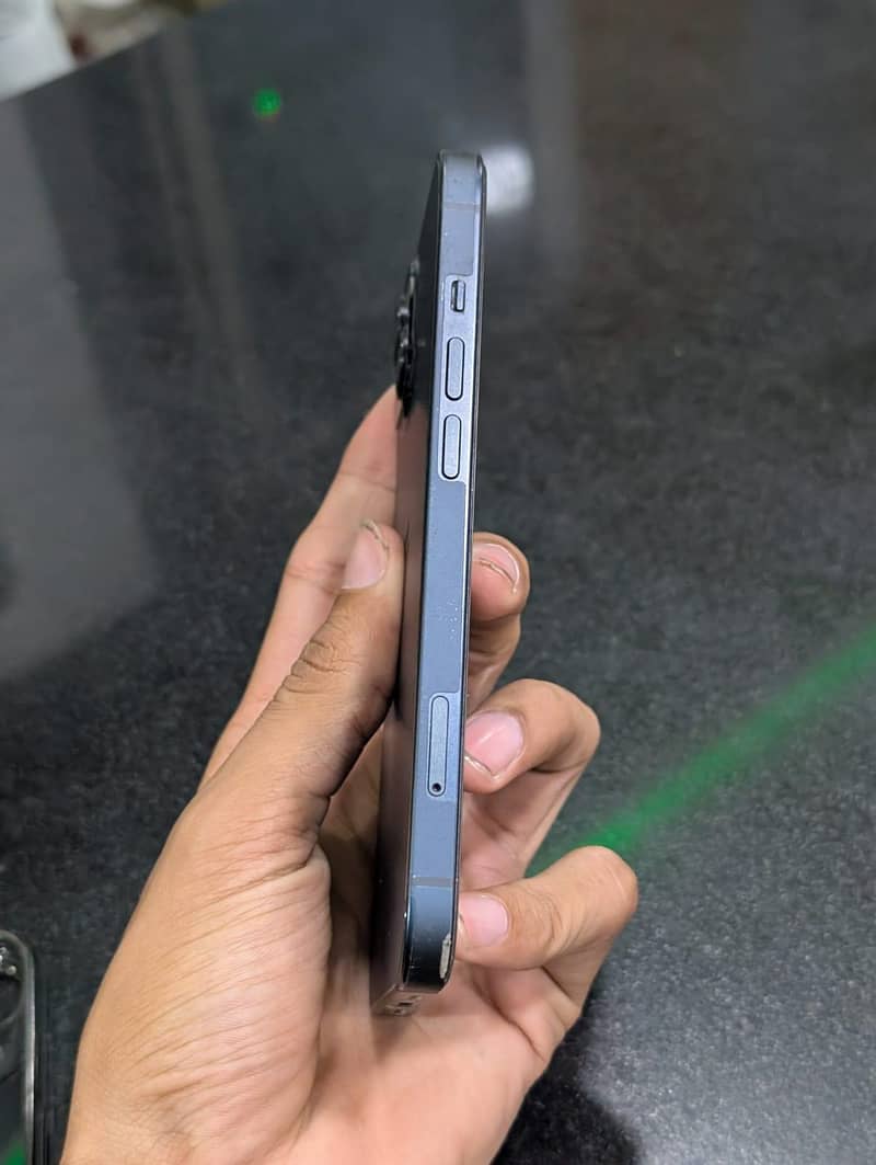 Apple iPhone 13 2