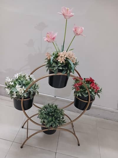 Planters with beautiful flowers (4500)