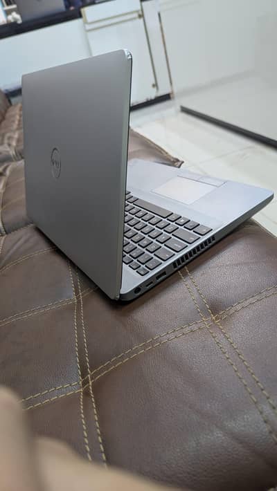 DELL PRECISION i7/10th   (3551). 16/256