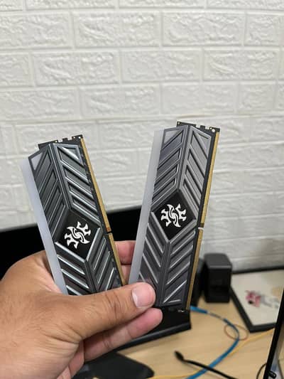 xpg 8+8 rgb 3200mhz Available ddr 4