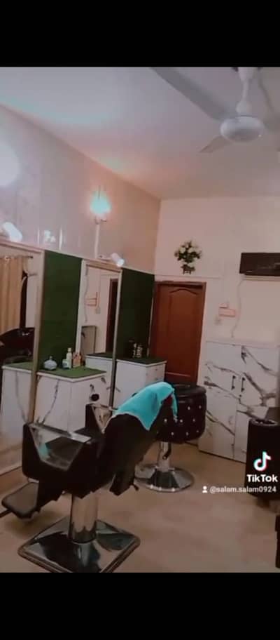 Saloon Makeup For Sale