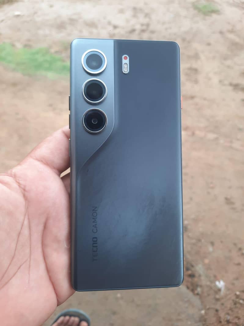 Tecno CAMON 40 Pro 4