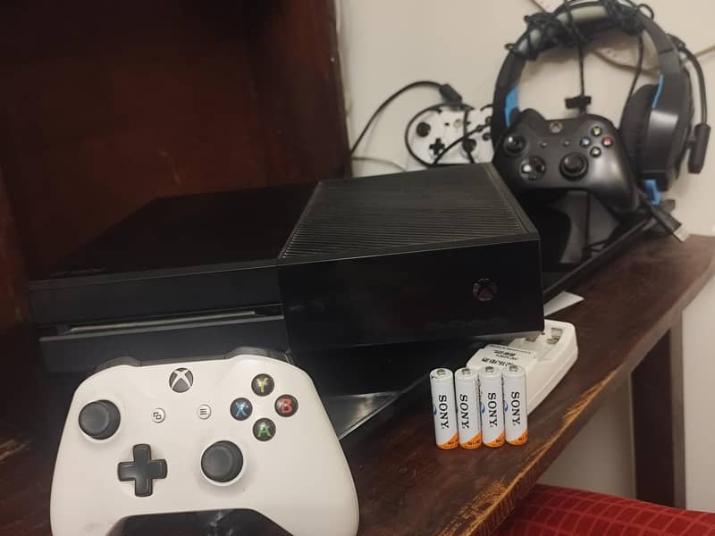 Xbox One (1Tb) Bundle 0