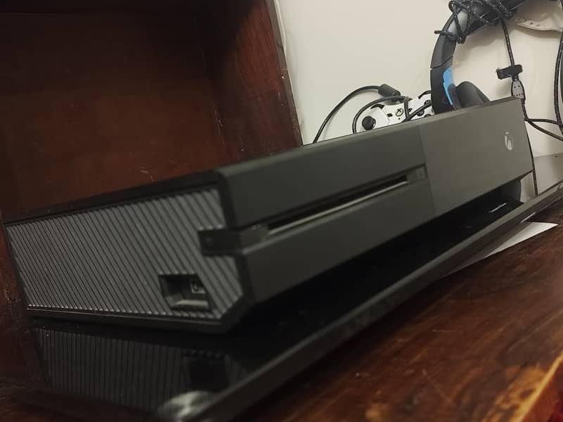 Xbox One (1Tb) Bundle 1