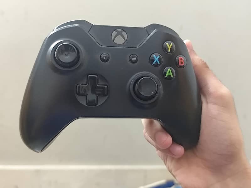 Xbox One (1Tb) Bundle 7